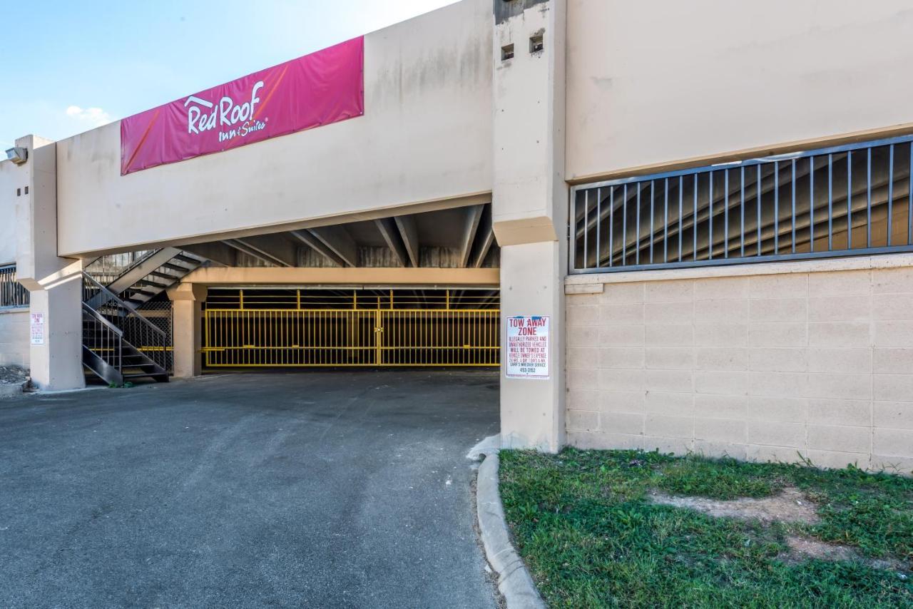 Red Roof Inn&suites Parkway 2*